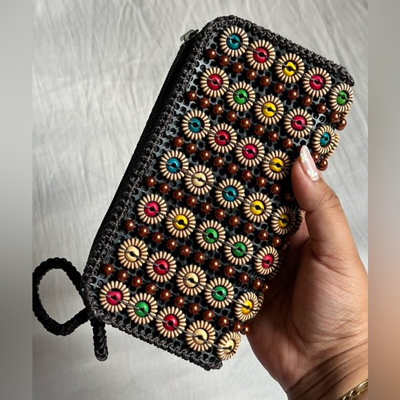 Small Clutch/Wristlet - Picture 3 of 8